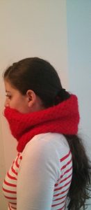 cuello de lana roja