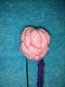 Broche con Rosa de Lana a Crochet